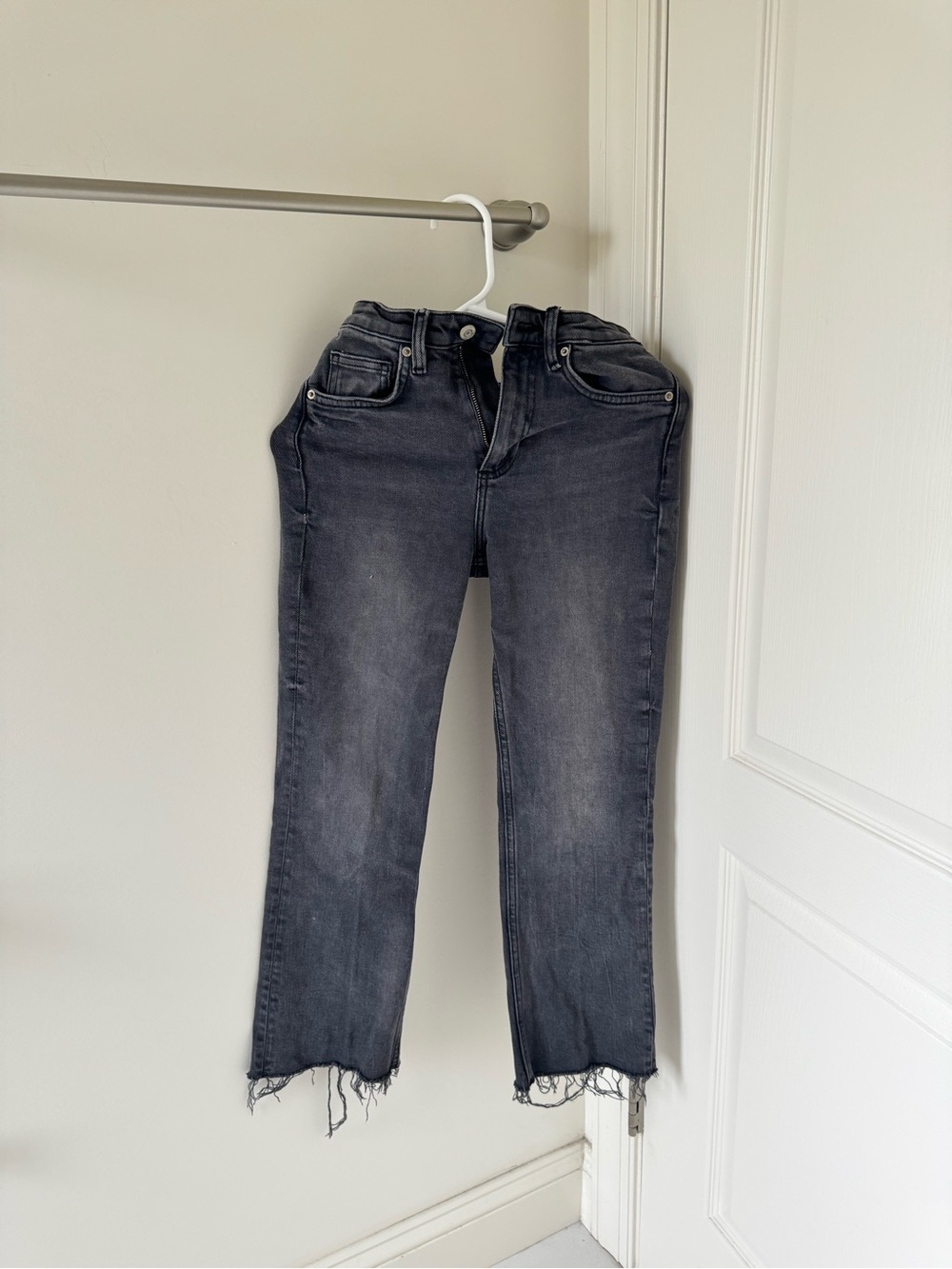 Women’s Black Distressed Straight-Leg Jeans